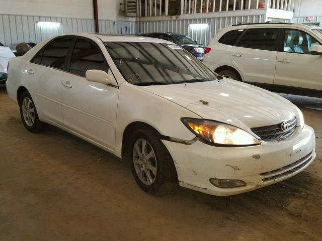 JTDBE32K040249575 - 2004 TOYOTA CAMRY LE WHITE photo 1