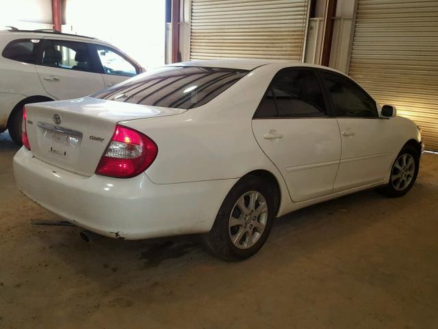 JTDBE32K040249575 - 2004 TOYOTA CAMRY LE WHITE photo 4