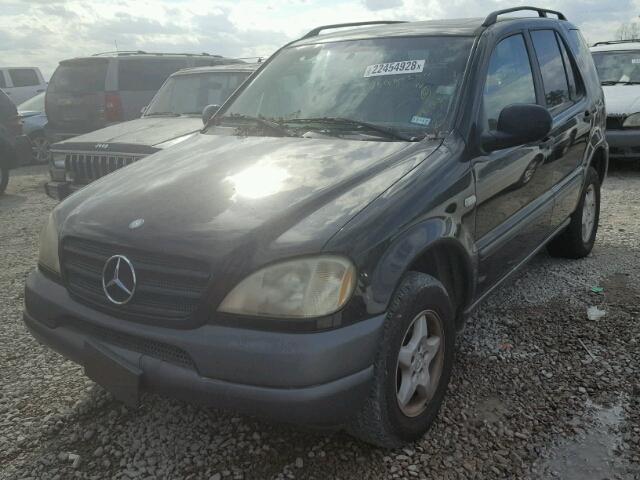 4JGAB54E6XA128907 - 1999 MERCEDES-BENZ ML 320 BLACK photo 2