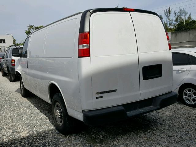 1GCWGAFF2H1129676 - 2017 CHEVROLET EXPRESS G2 WHITE photo 3