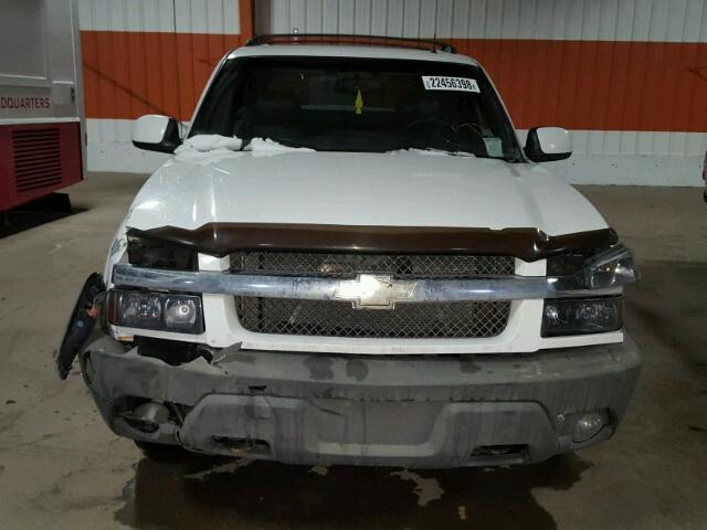 3GNEK13T62G153158 - 2002 CHEVROLET AVALANCHE WHITE photo 9