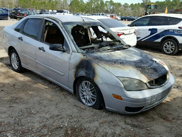 1FAFP34N85W226679 - 2005 FORD FOCUS ZX4 SILVER photo 1