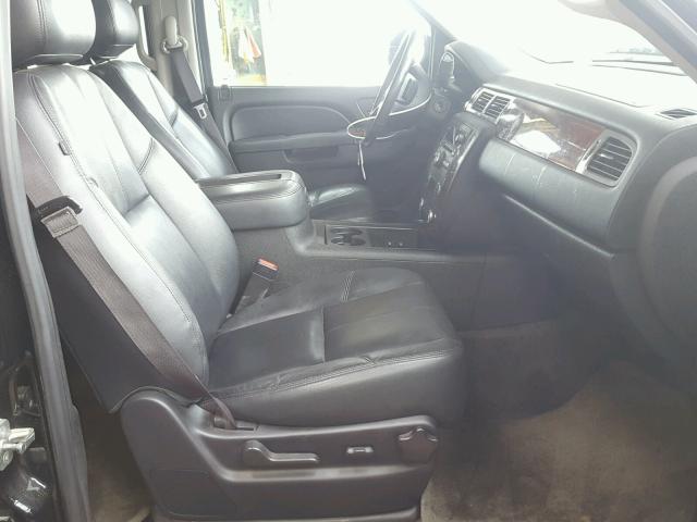 1GNSCJE00DR343527 - 2013 CHEVROLET SUBURBAN C BLACK photo 5