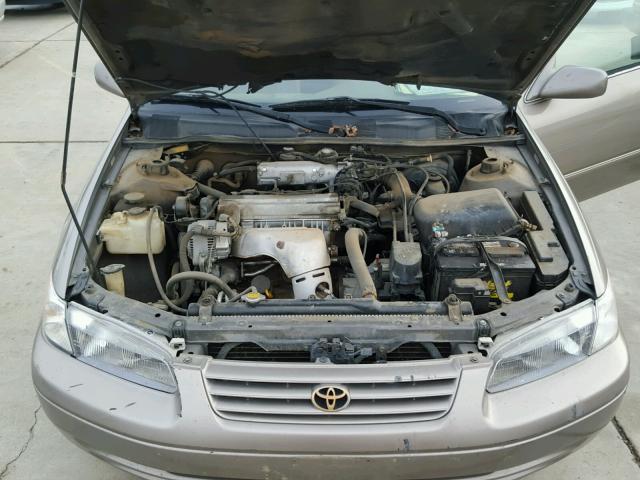 4T1BG22K4XU883050 - 1999 TOYOTA CAMRY CE GOLD photo 7