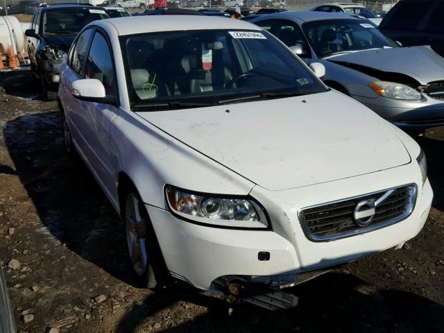 YV1672MS7B2540170 - 2011 VOLVO S40 T5 WHITE photo 1