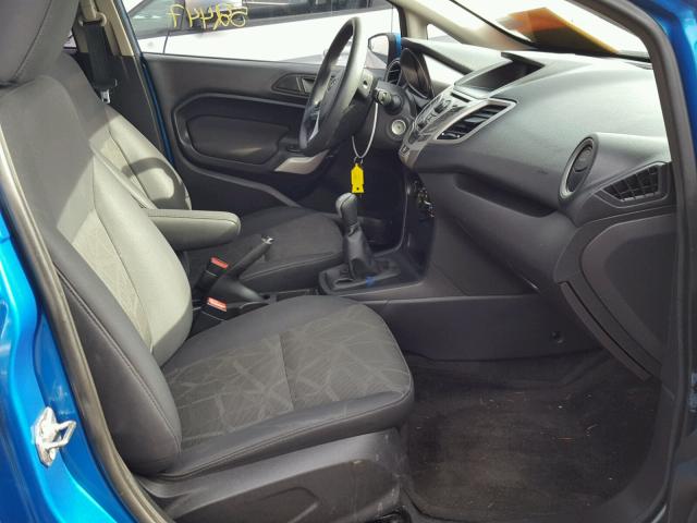 3FADP4EJXCM159640 - 2012 FORD FIESTA SE BLUE photo 5