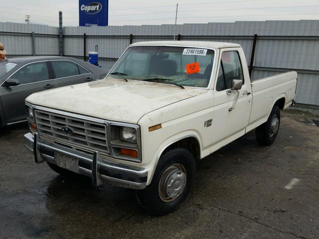 1FTHF2513FPB32622 - 1985 FORD F250 WHITE photo 2