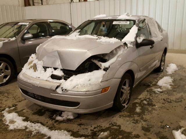 1FAFP34322W320986 - 2002 FORD FOCUS SE SILVER photo 2