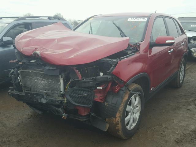 5XYKTCA17BG008473 - 2011 KIA SORENTO BA RED photo 2