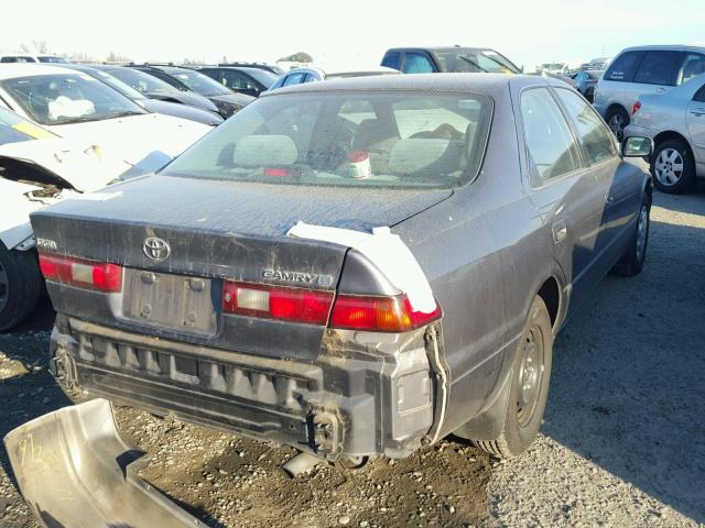 JT2BG22K0W0196683 - 1998 TOYOTA CAMRY CE GRAY photo 4