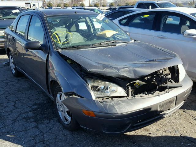 1FAFP34N95W103179 - 2005 FORD FOCUS ZX4 GRAY photo 1