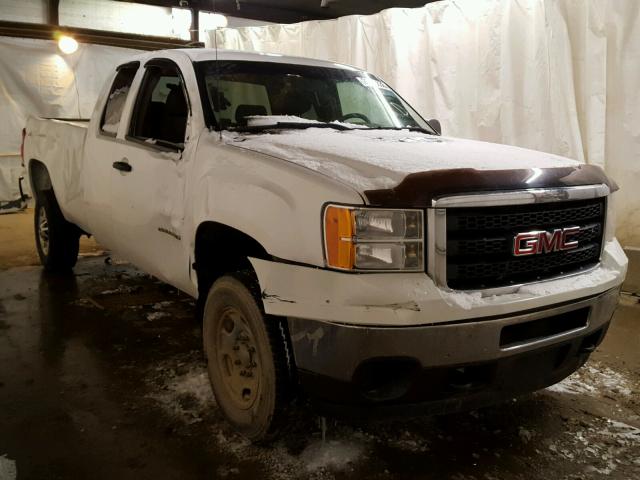 1GT22ZCG2BZ122518 - 2011 GMC SIERRA K25 WHITE photo 1