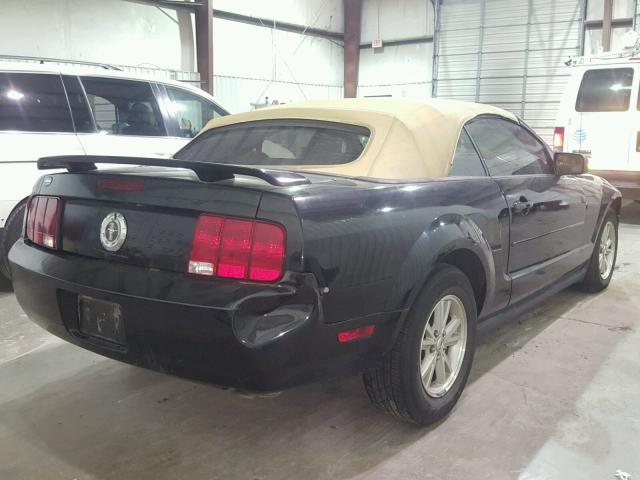 1ZVFT84N265108988 - 2006 FORD MUSTANG BLACK photo 4