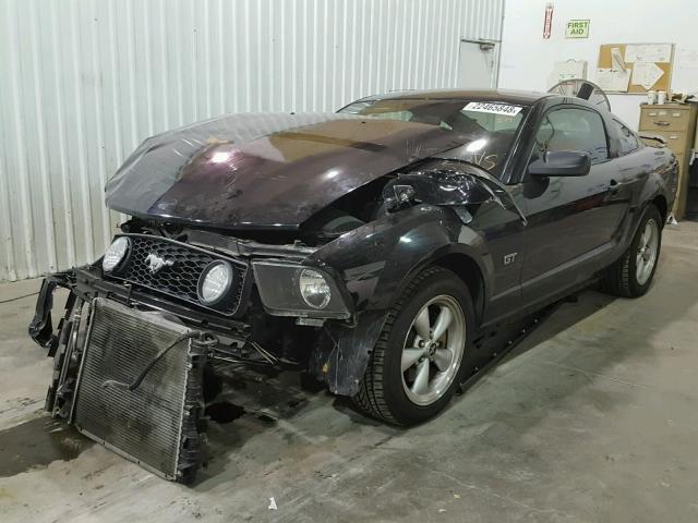 1ZVHT82H385192439 - 2008 FORD MUSTANG GT BLACK photo 2