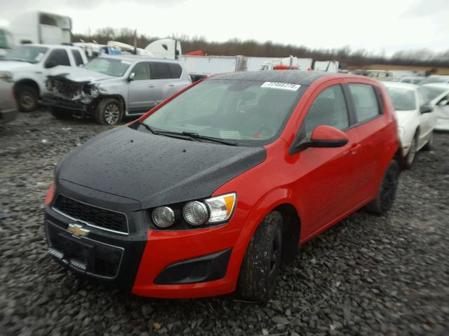 1G1JB6SH8D4228078 - 2013 CHEVROLET SONIC LS 红色 照片 2
