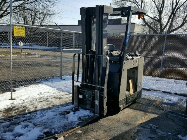 1A271209 - 2004 CROW FORKLIFT TWO TONE photo 2