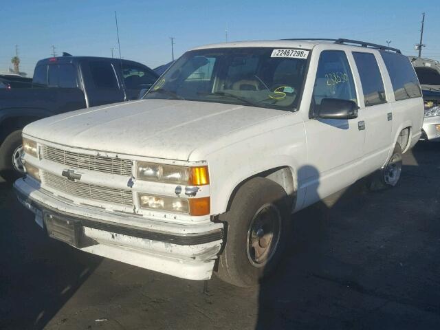 3GNEC16R5TG169351 - 1996 CHEVROLET SUBUR 1500 WHITE photo 2