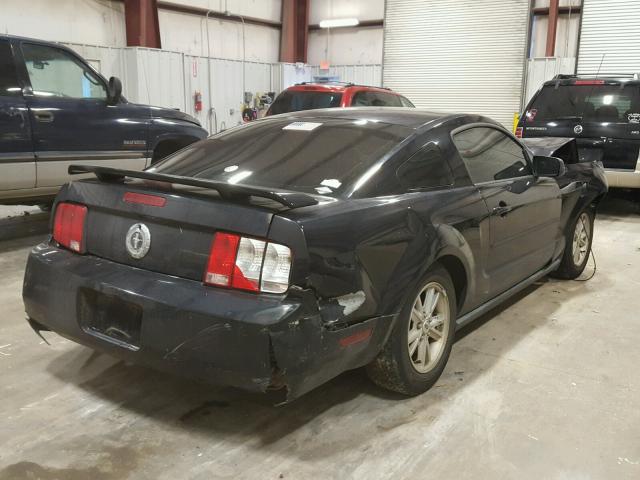 1ZVFT80N555154755 - 2005 FORD MUSTANG BLACK photo 4