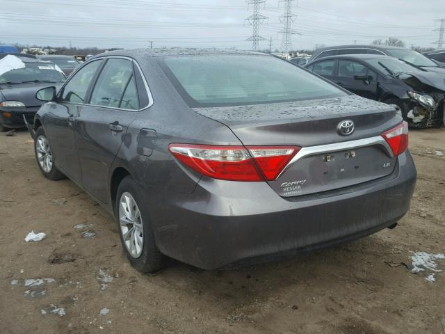 4T4BF1FK7FR456103 - 2015 TOYOTA CAMRY LE GRAY photo 3