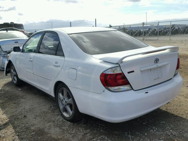 4T1BA30K65U041396 - 2005 TOYOTA CAMRY SE WHITE photo 3