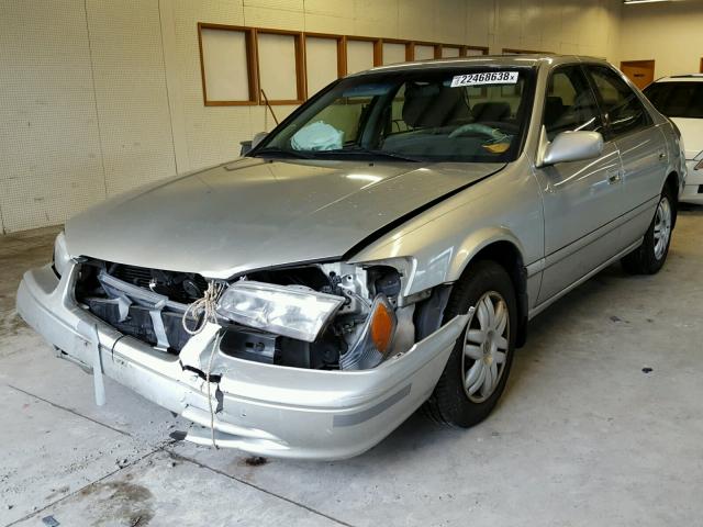 JT2BG22K9Y0470627 - 2000 TOYOTA CAMRY CE SILVER photo 2