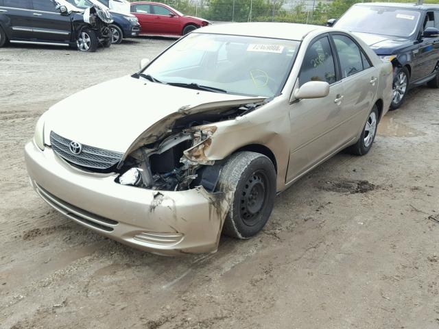 4T1BE32K32U543084 - 2002 TOYOTA CAMRY LE GOLD photo 2