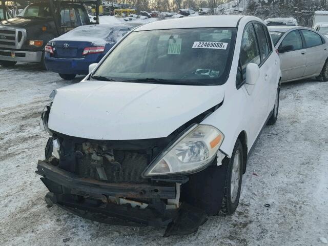 3N1BC13E17L364618 - 2007 NISSAN VERSA S WHITE photo 2