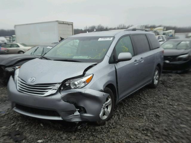 5TDKK3DC2GS735899 - 2016 TOYOTA SIENNA LE GRAY photo 2