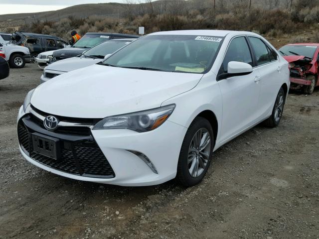 4T1BF1FK3HU747520 - 2017 TOYOTA CAMRY LE WHITE photo 2