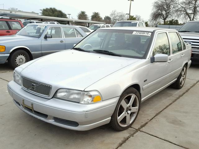 YV1LS5574W1500282 - 1998 VOLVO S70 SILVER photo 2