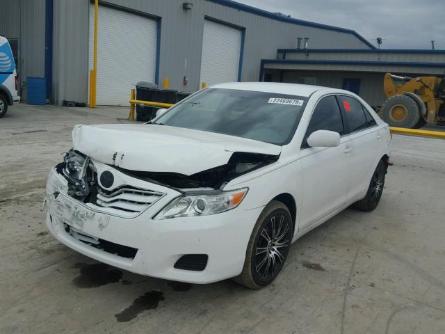 4T1BF3EK7BU589574 - 2011 TOYOTA CAMRY BASE WHITE photo 2