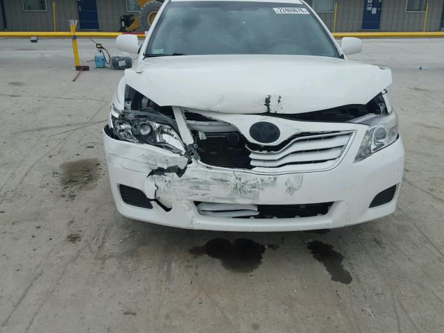 4T1BF3EK7BU589574 - 2011 TOYOTA CAMRY BASE WHITE photo 9