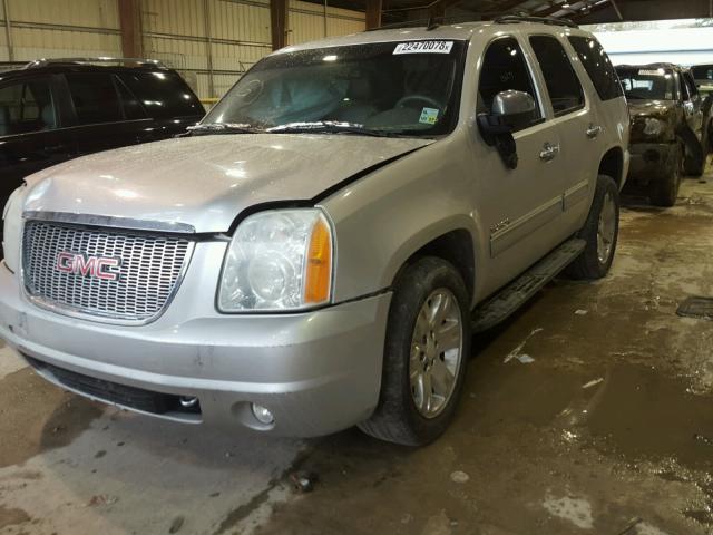 1GKUCCE01AR280371 - 2010 GMC YUKON SLT SILVER photo 2