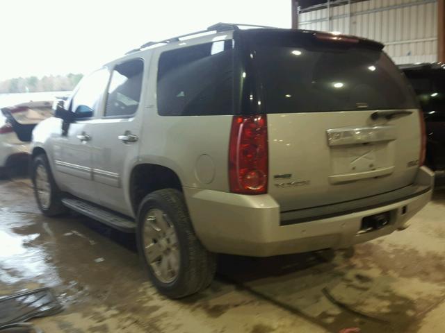 1GKUCCE01AR280371 - 2010 GMC YUKON SLT SILVER photo 3