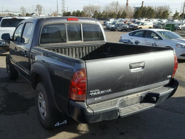 5TFLU4EN1FX143360 - 2015 TOYOTA TACOMA DOU GRAY photo 3