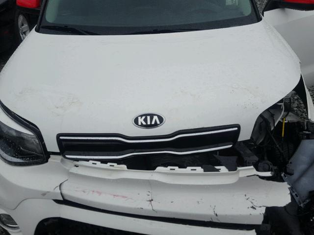 KNDJP3A55H7478882 - 2017 KIA SOUL + WHITE photo 7