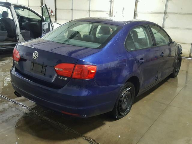 3VWBX7AJ9BM065401 - 2011 VOLKSWAGEN JETTA SE BLUE photo 4