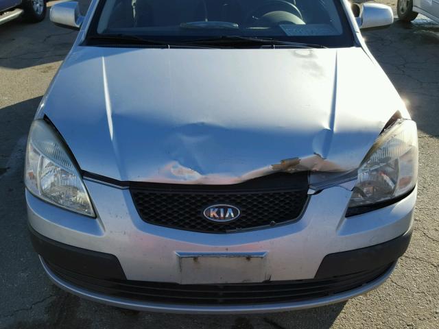 KNADE223396482380 - 2009 KIA RIO BASE SILVER photo 9