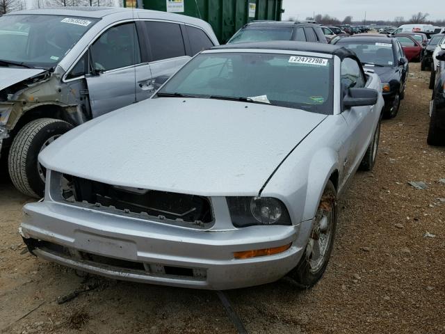 1ZVHT84N485119230 - 2008 FORD MUSTANG SILVER photo 2