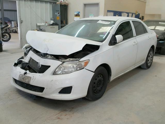 1NXBU4EE3AZ195008 - 2010 TOYOTA COROLLA BA WHITE photo 2