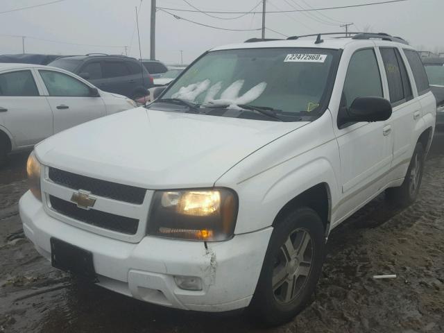 1GNDT13S172268606 - 2007 CHEVROLET TRAILBLAZE WHITE photo 2