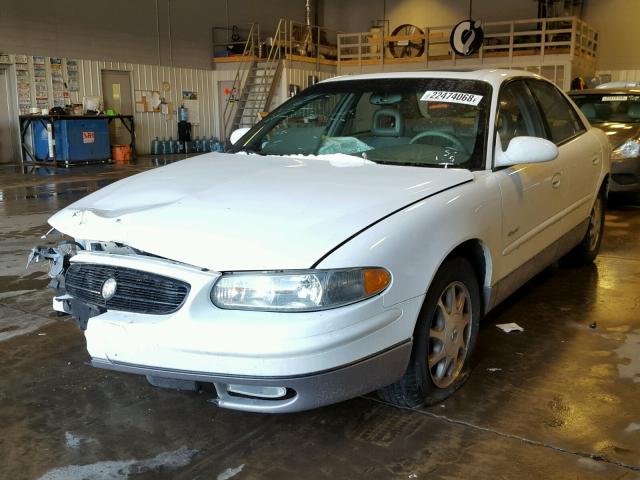 2G4WF5213W1473461 - 1998 BUICK REGAL GS WHITE photo 2