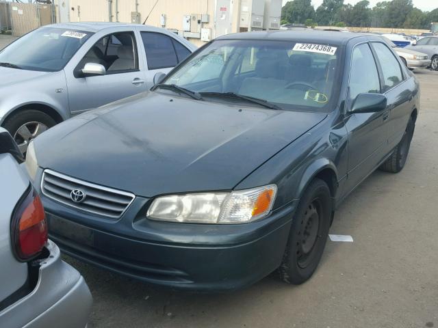 JT2BG28K8Y0402360 - 2000 TOYOTA CAMRY LE GREEN photo 2