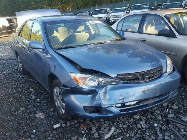 JTDBE32K120129295 - 2002 TOYOTA CAMRY LE BLUE photo 1