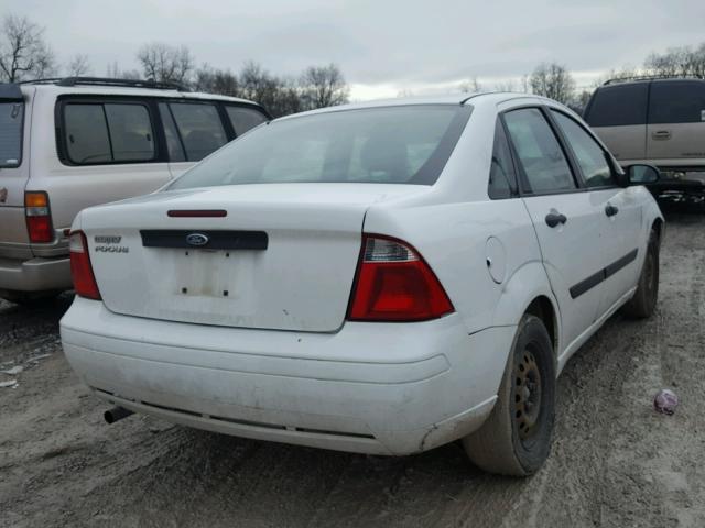 1FAFP34N07W102537 - 2007 FORD FOCUS ZX4 WHITE photo 4