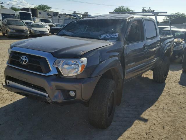 3TMLU4ENXDM131260 - 2013 TOYOTA TACOMA DOU GRAY photo 2