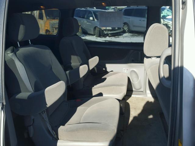 5TDBA23C45S053733 - 2005 TOYOTA SIENNA LE SILVER photo 6