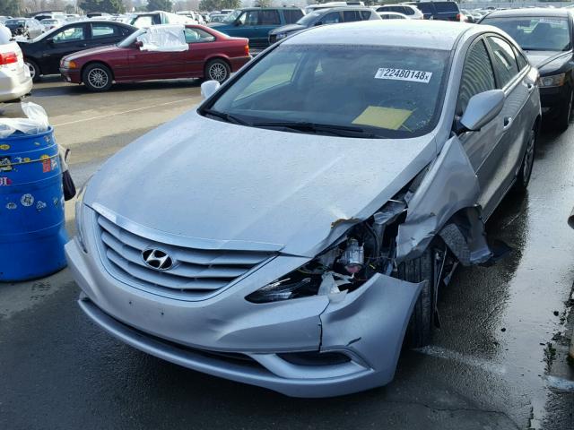 5NPEB4AC2BH281272 - 2011 HYUNDAI SONATA GLS SILVER photo 2