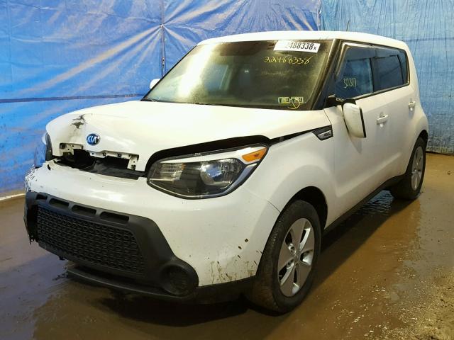 KNDJN2A2XG7261641 - 2016 KIA SOUL WHITE photo 2