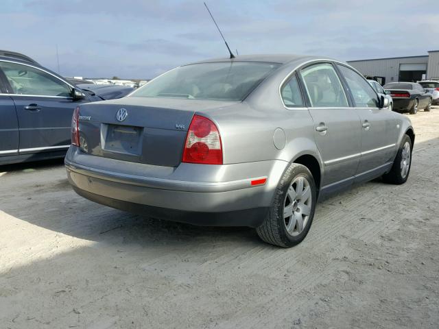 WVWRH63B92P365156 - 2002 VOLKSWAGEN PASSAT GLX GRAY photo 4